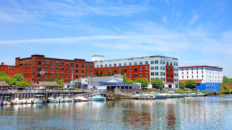 A Charming New York Village: Diverse Dining and Waterfront Appeal Make It a Must-Visit Escape