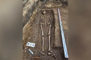 Ancient knight’s skeleton found under ice cream shop