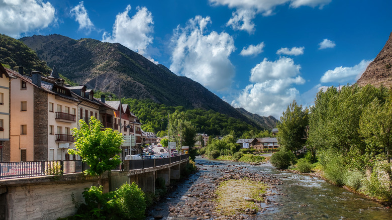 Hidden Between Barcelona and Bordeaux: A Sun-Drenched Spanish Village with Breathtaking Canyon Views