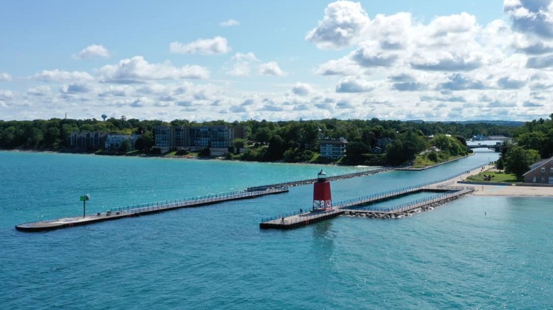 Michigan’s Stunning Lakes: Sandy Shores, Kayaking Paradise, and Quiet Getaways
