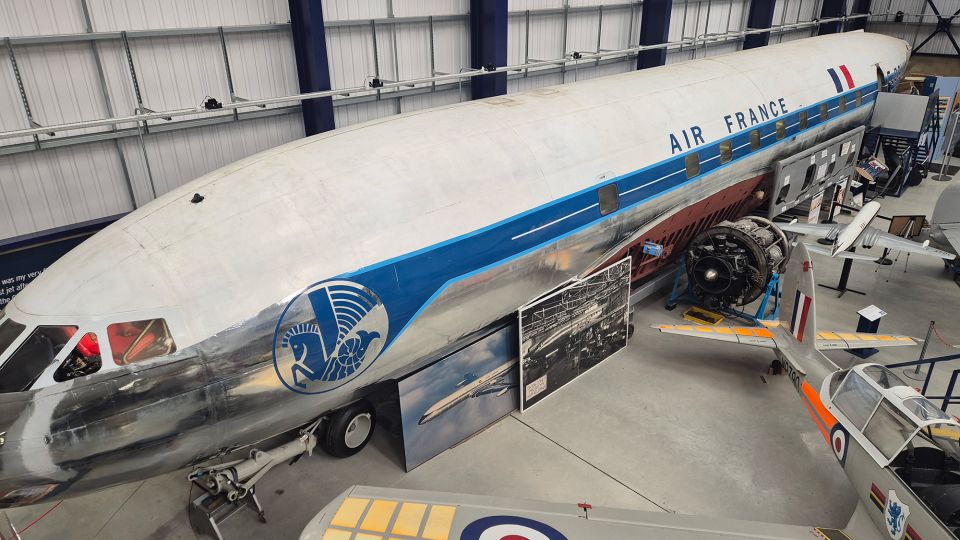 The World’s First Passenger Jet: A Luxurious Death Trap Revived