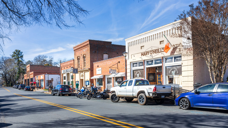 A Scenic Hour From Charlotte: North Carolina’s Unique Town With Cafes And Trails
