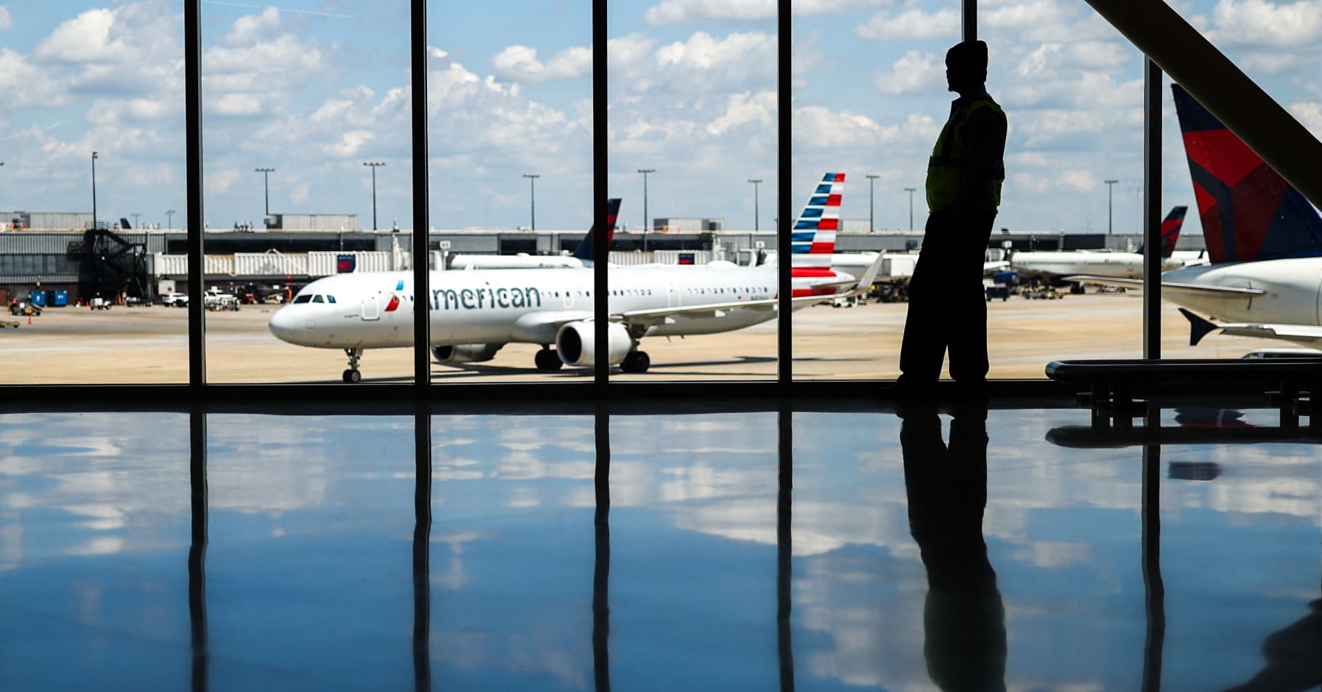 Summer travel poses new challenges for airlines