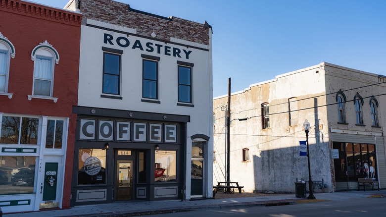 A Hidden Gem Near Kansas City Offers Unique Downtown Events and Artsy Charm