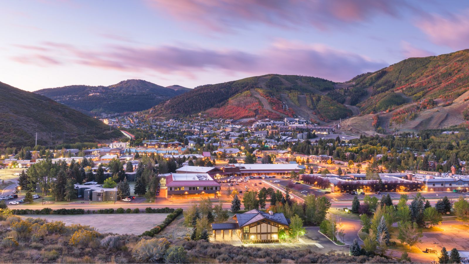 11 Top U.S. Mountain Towns for Stunning Fall Views
