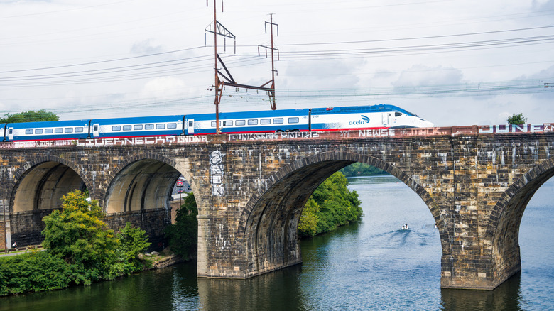 The Shocking Truth About Amtrak’s High-Speed Train From Early Riders