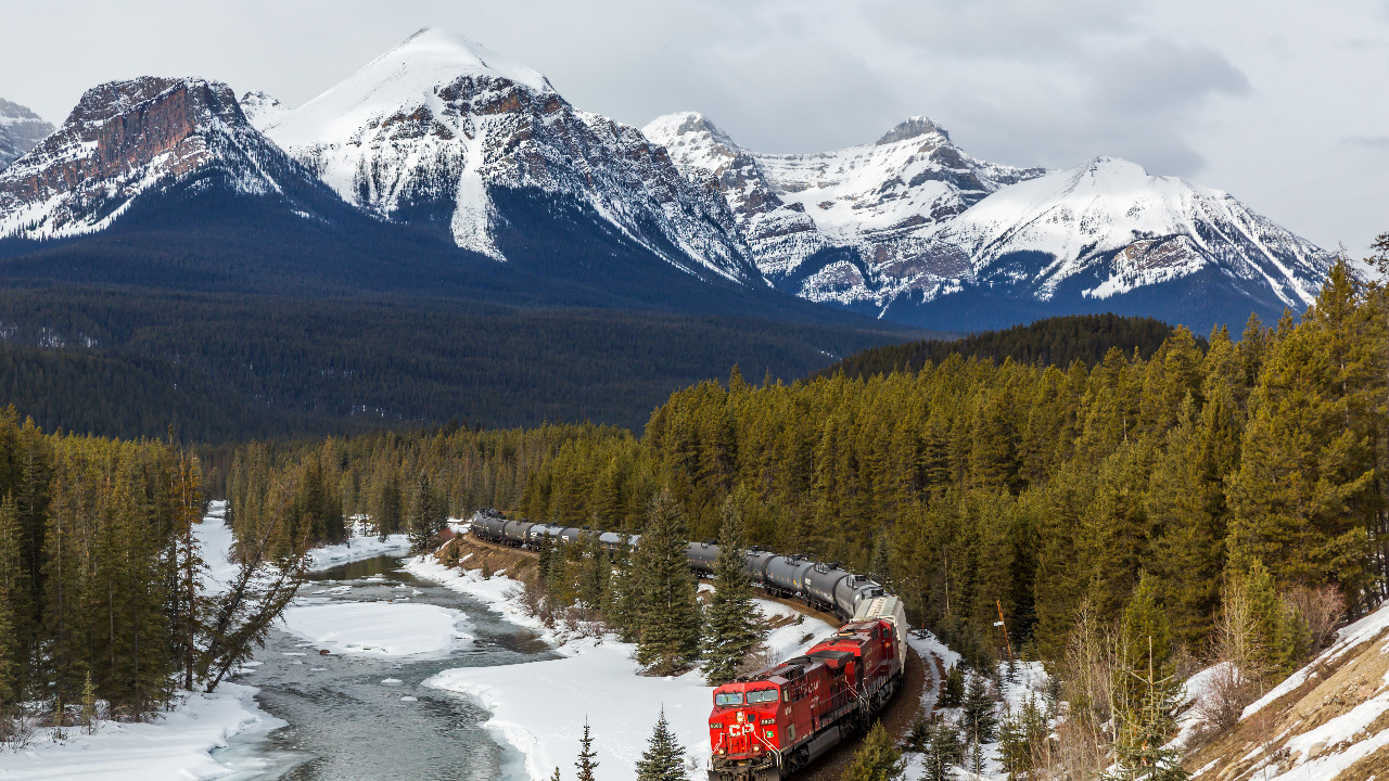 Hidden scenic train rides in Oregon revealed