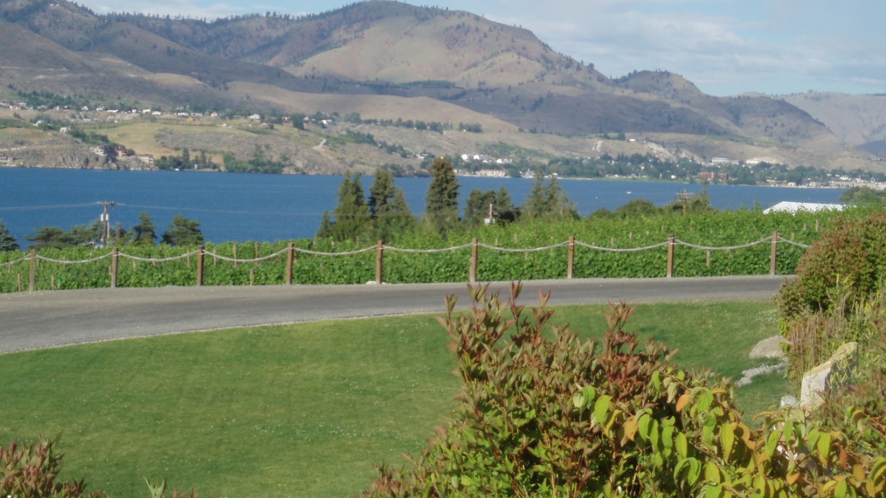 6 Lake Chelan Airbnbs with Private Water Access