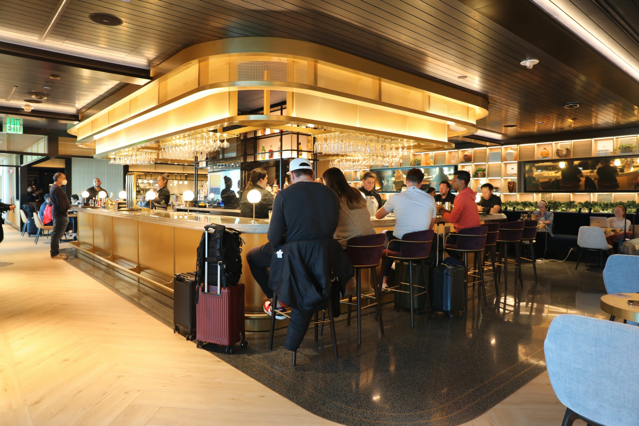 Working in Airport Lounges: Essential Productivity Hacks for Travelers