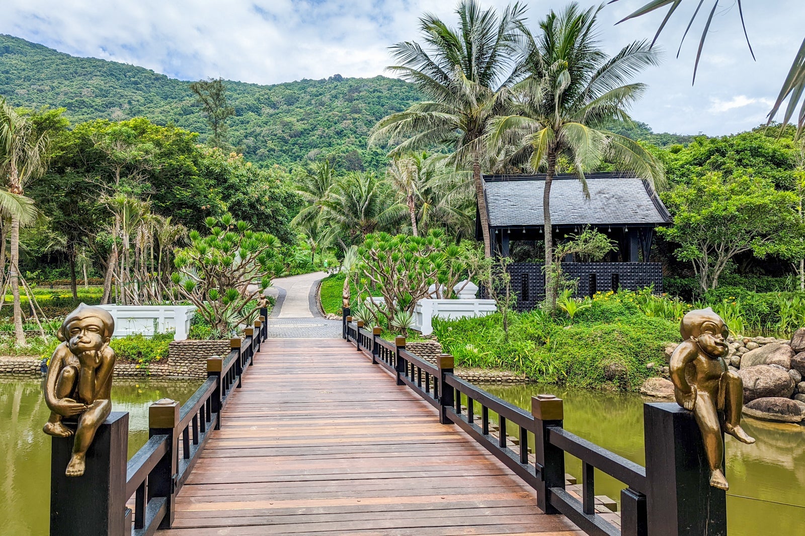 IHG Milestone Rewards: Upgrade Suites, Earn Points & More