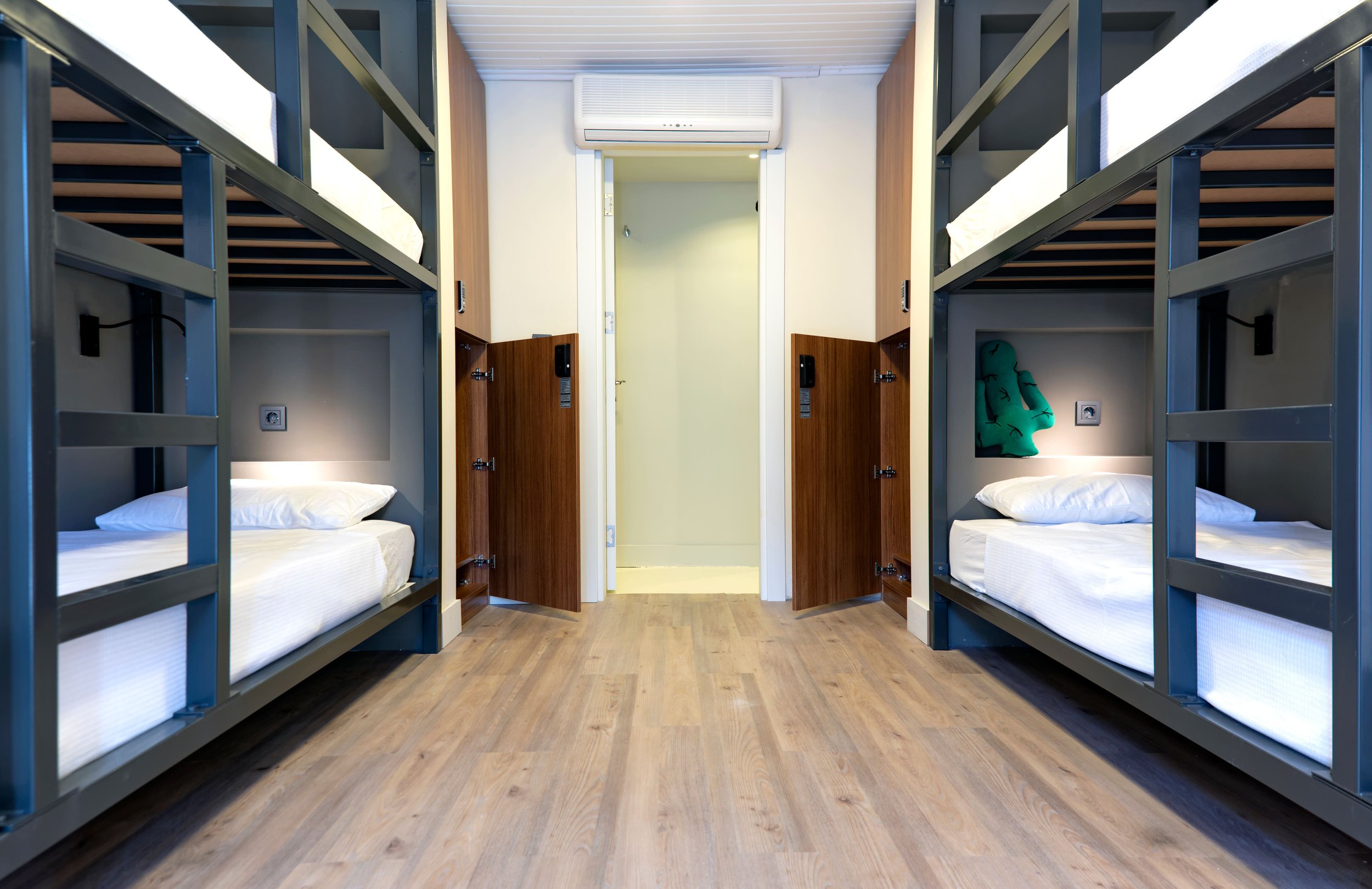 Can Hotel Employees Live in the Hotel? What You Need to Know About On-Site Housing