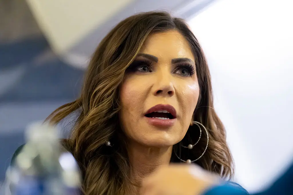 ‘She Has a Husband?’: Kristi Noem Says Goodbye to Spouse at Airport as Private Jet Controversy Escalates