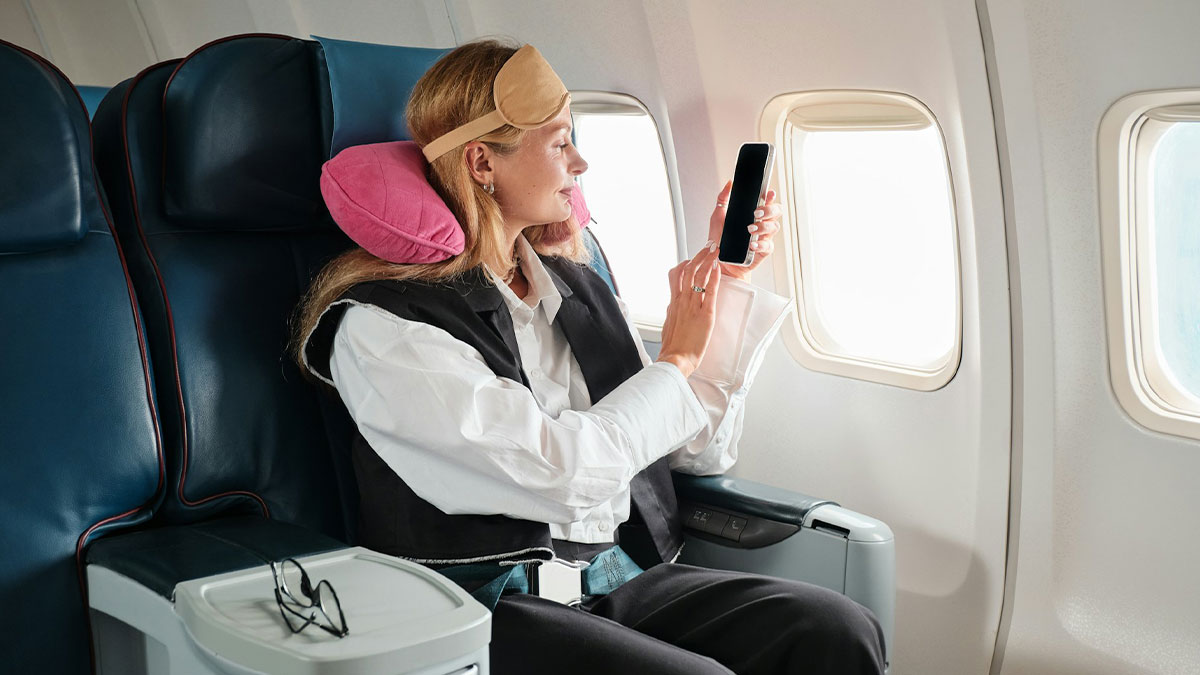 36 Genius Plane Hacks That Saved Me on an 8-Hour Flight