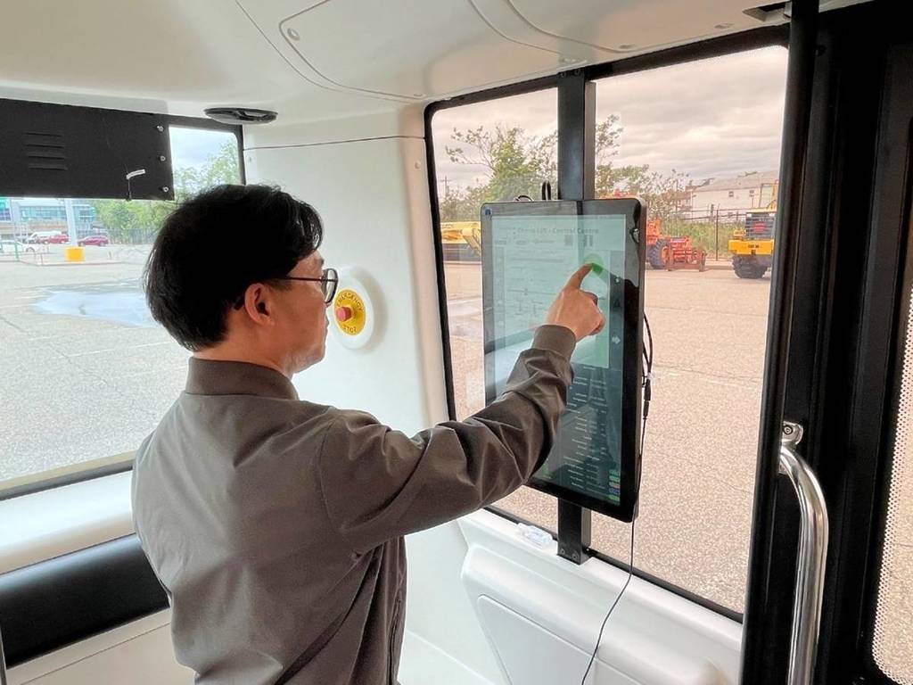 Self-Driving Shuttles Tested at Newark Airport – You Might Ride One Soon