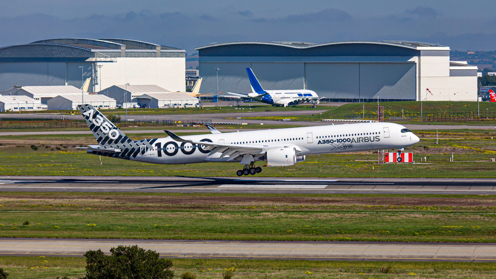 Why the Airbus A350-1000 Needs 12 Tires for Landing